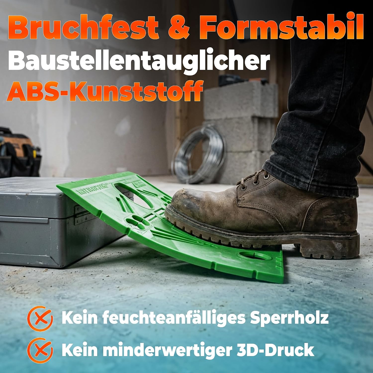 Arbeitsstiefel steht auf der grünen Anzeichenschablone Wand-WC zur Demonstration der Bruchfestigkeit